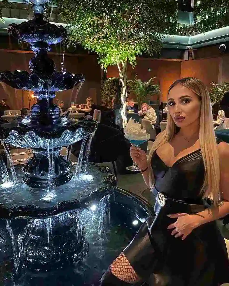Abella escort in Rome
