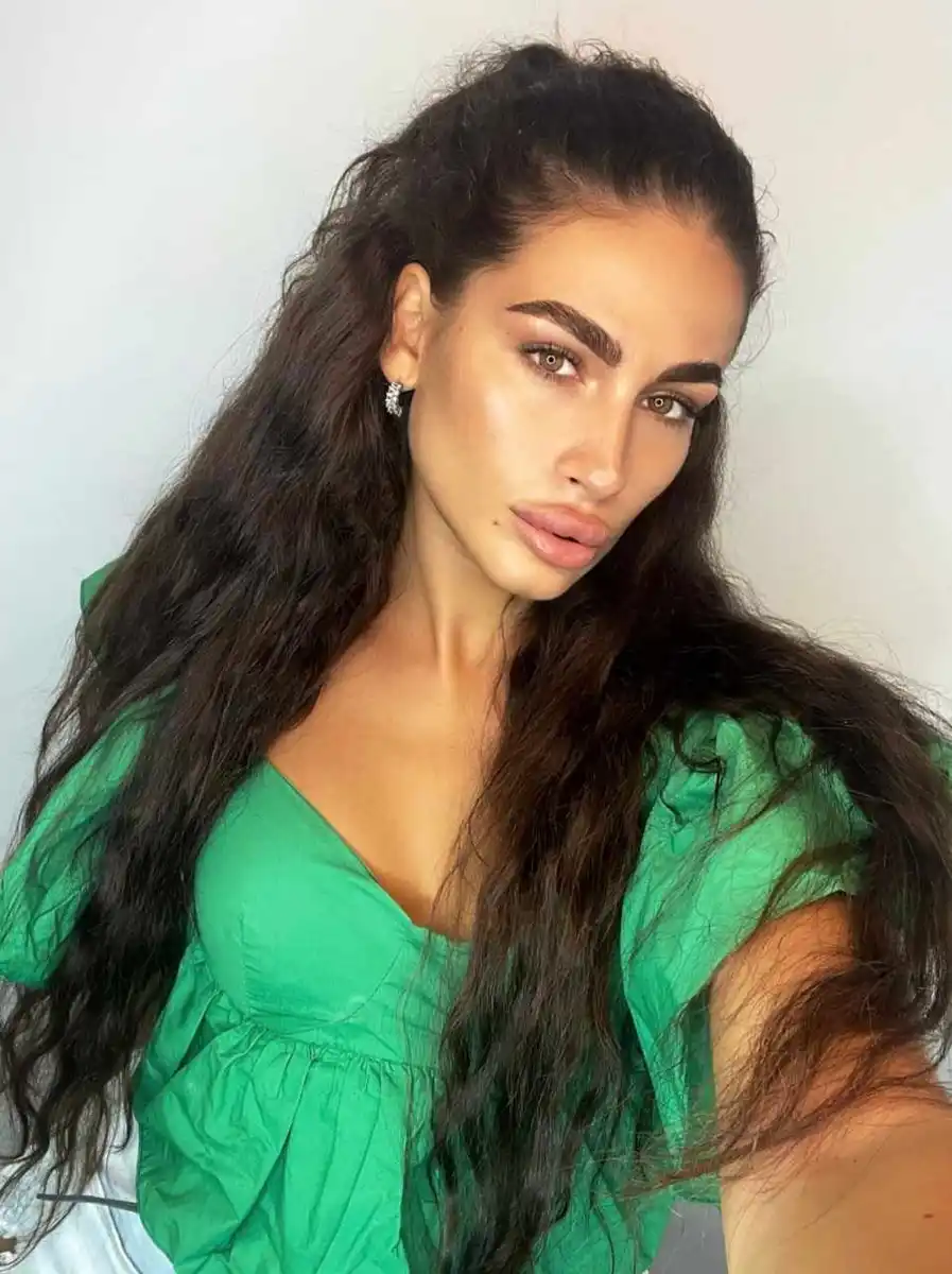 Adel escort in Rome