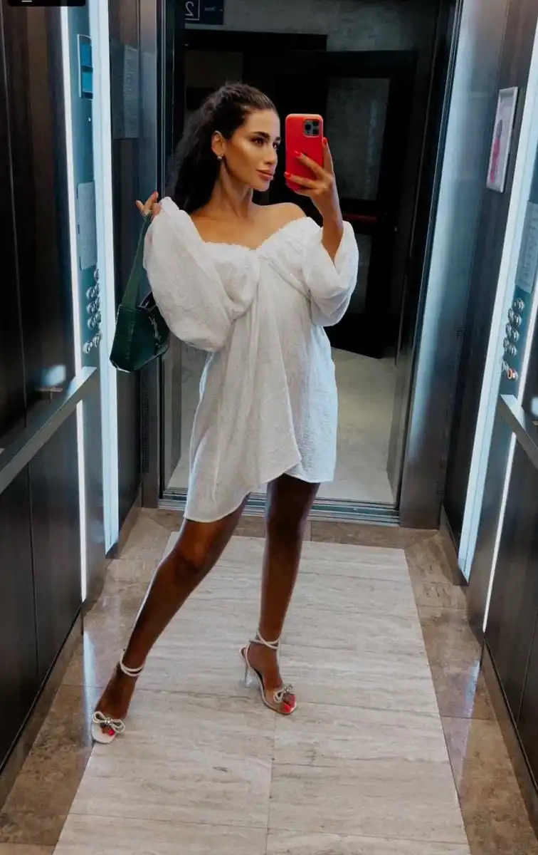 Adel escort in Rome