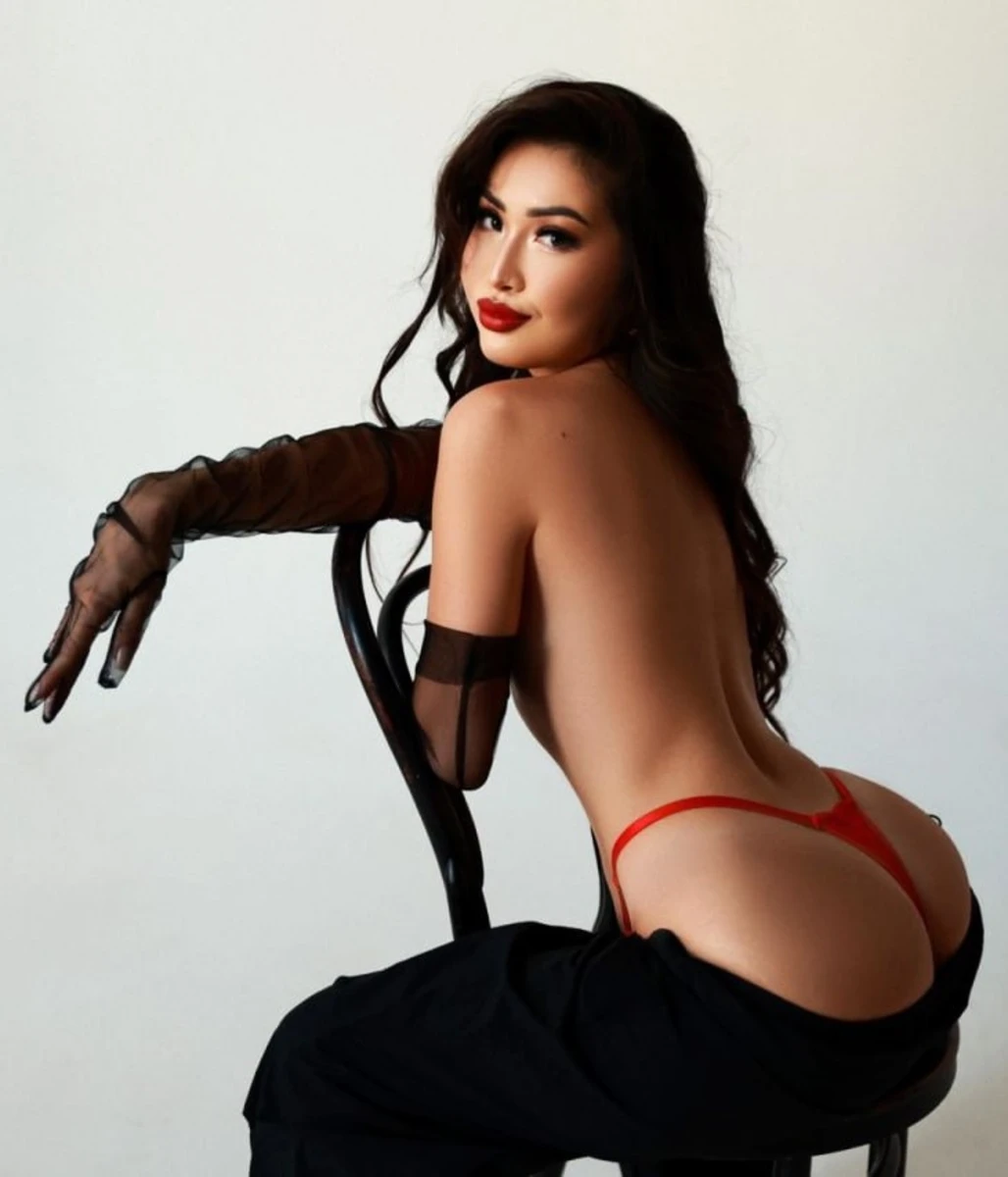 Adelina escort in Milan