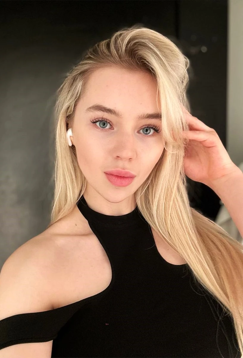 Adeline escort in Milan