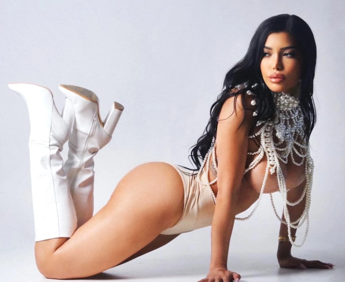 Adriana escort in Milan