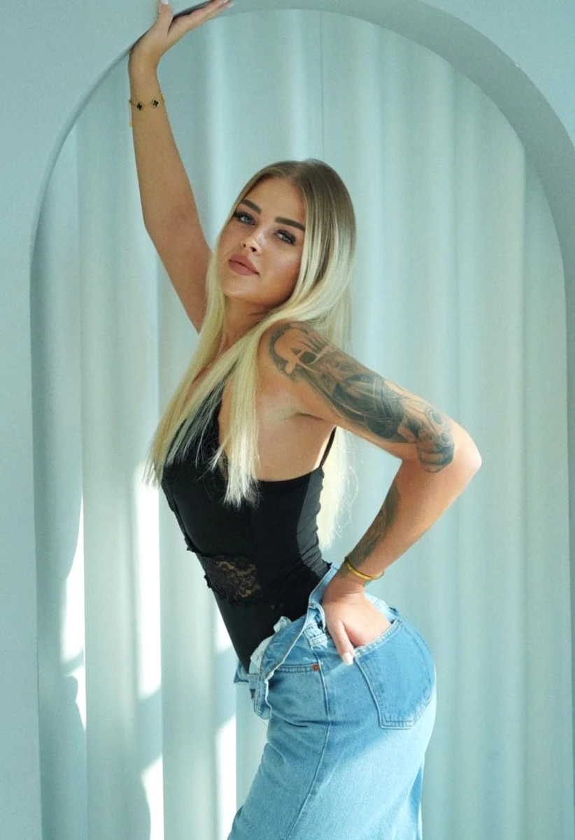 Afina escort in Milan