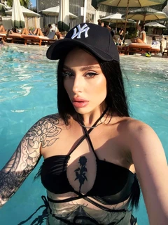Aleks escort in Milan
