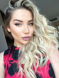 Aleksia escort in Milan