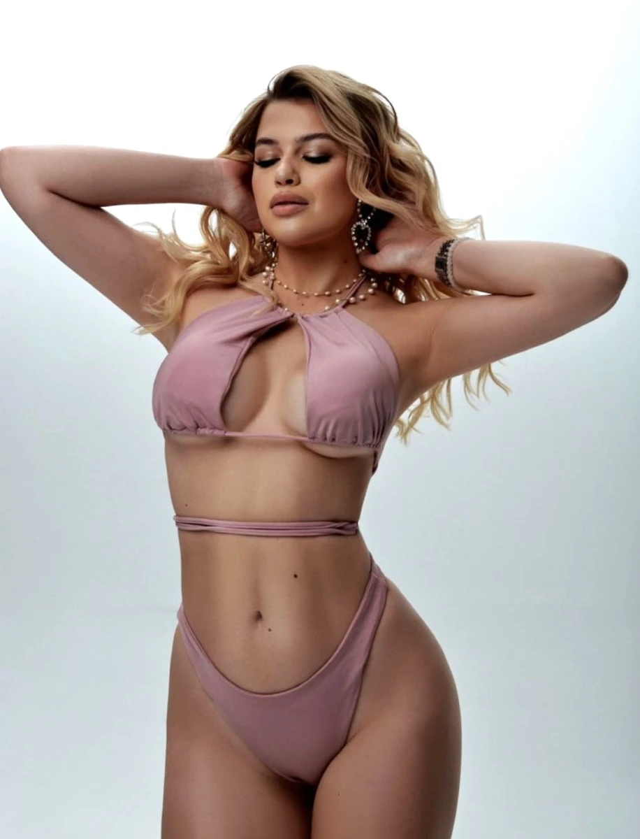 Alice escort in Milan