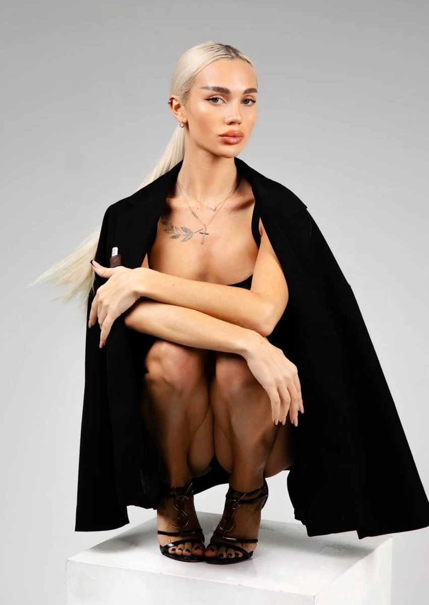 Alice escort in Milan
