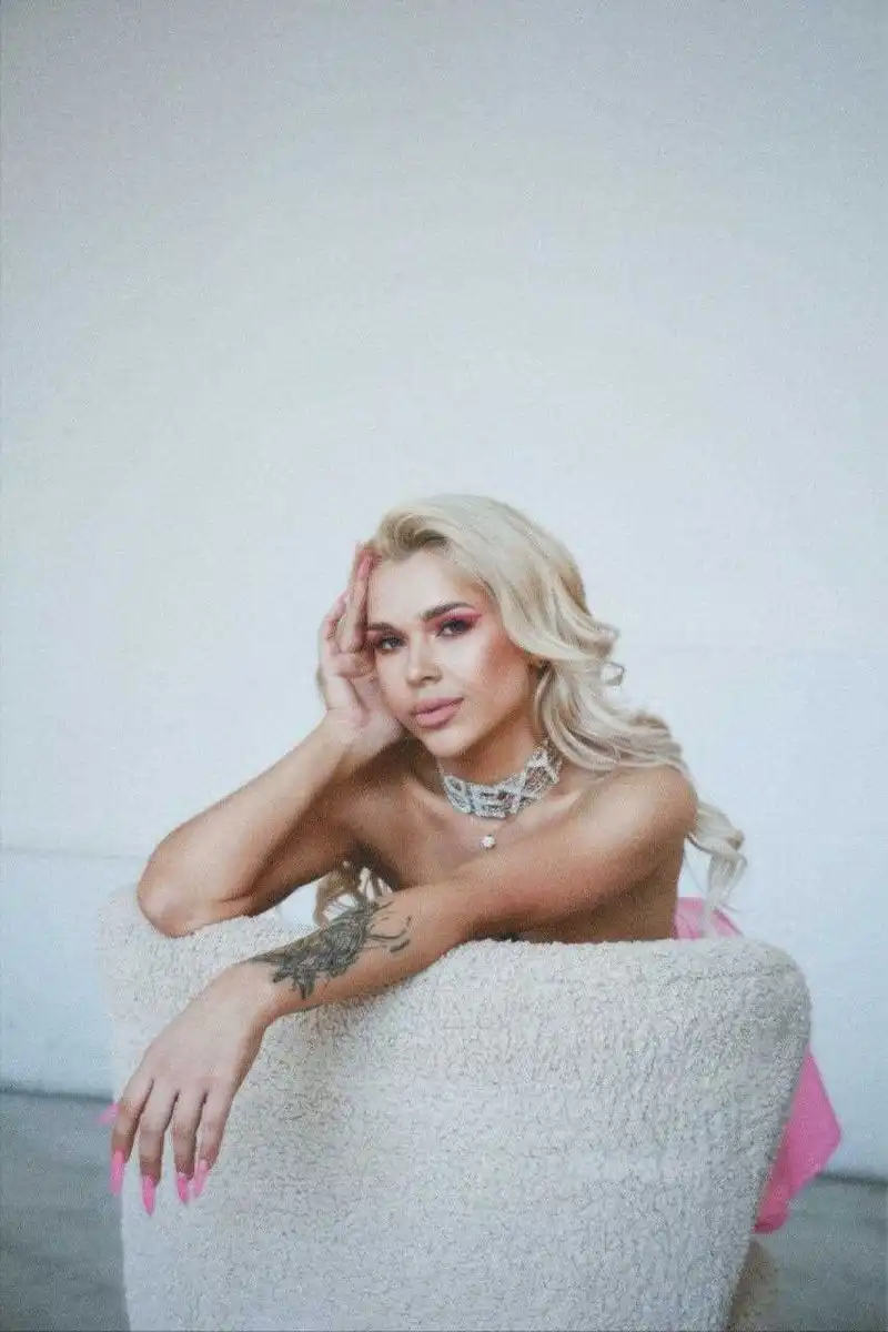 Alice escort in Rome
