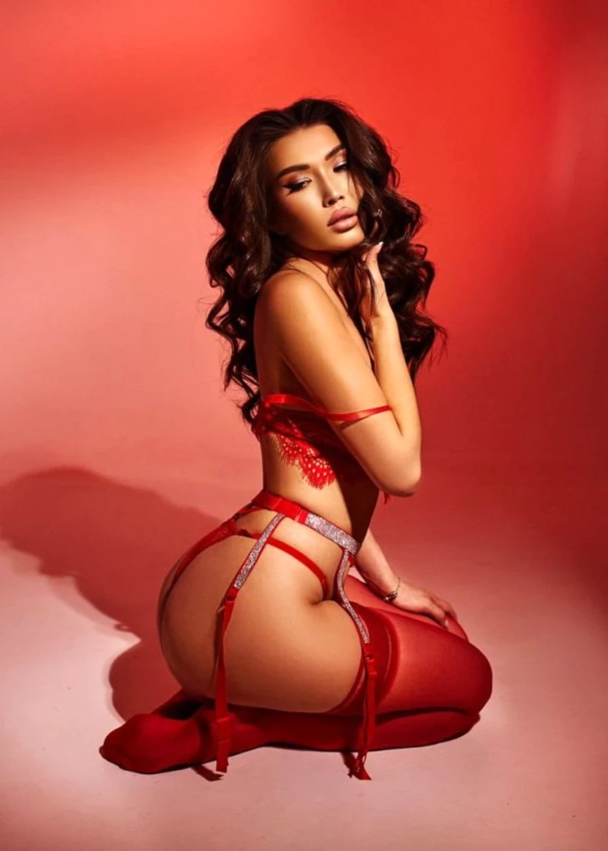 Alima escort in Milan