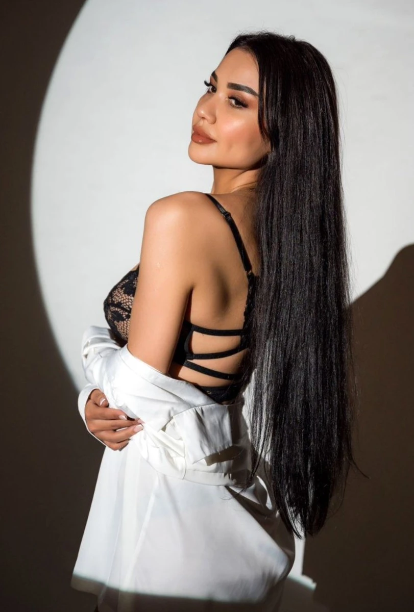 Amida escort in Milan