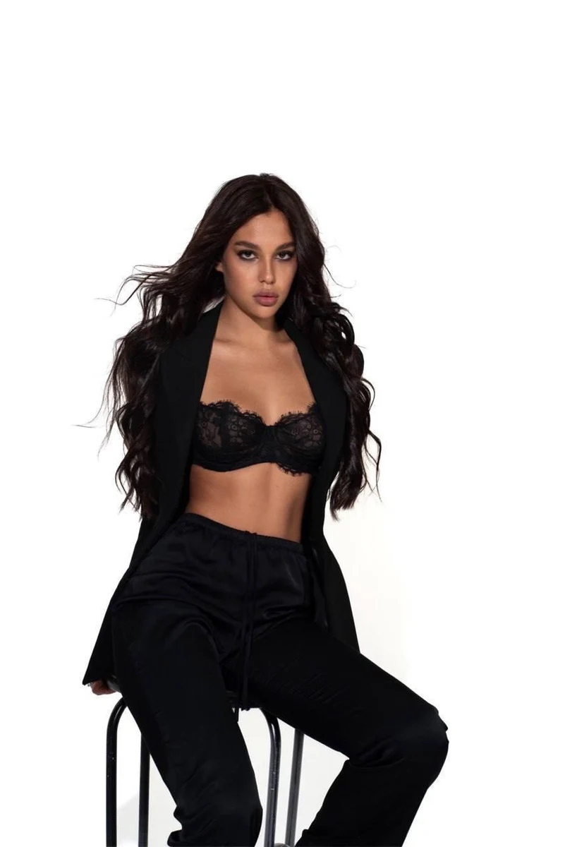 Amina escort in Milan