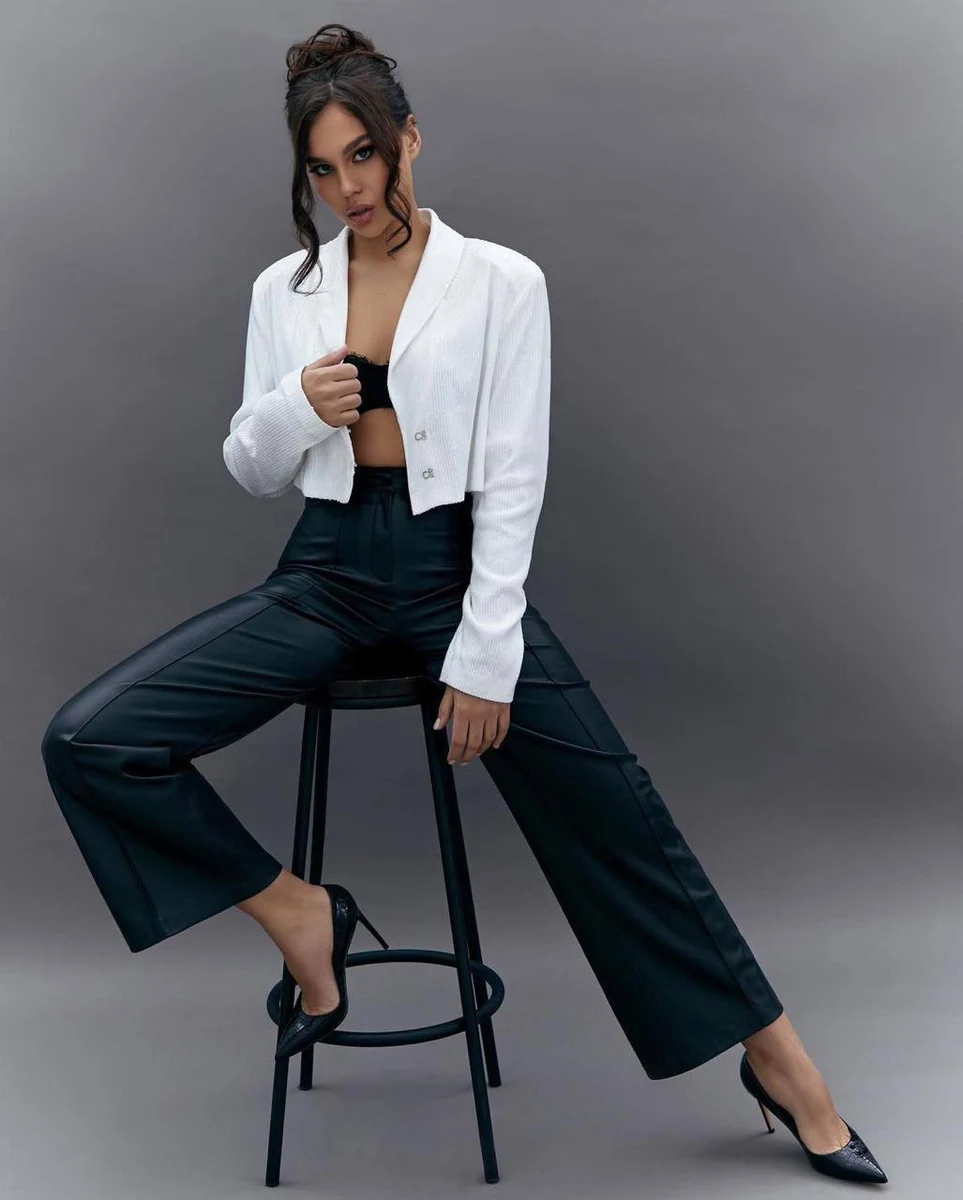 Amina escort in Milan