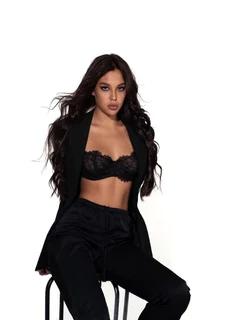 Amina escort in Milan
