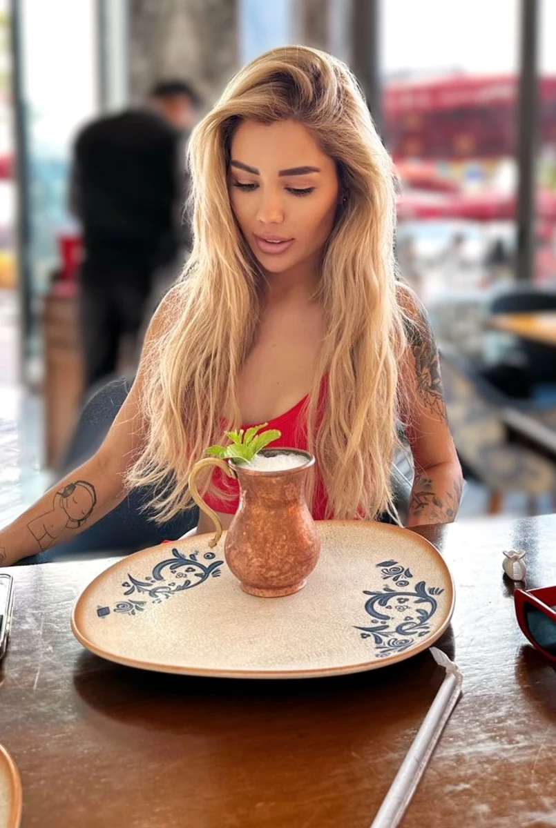 Angela escort in Milan