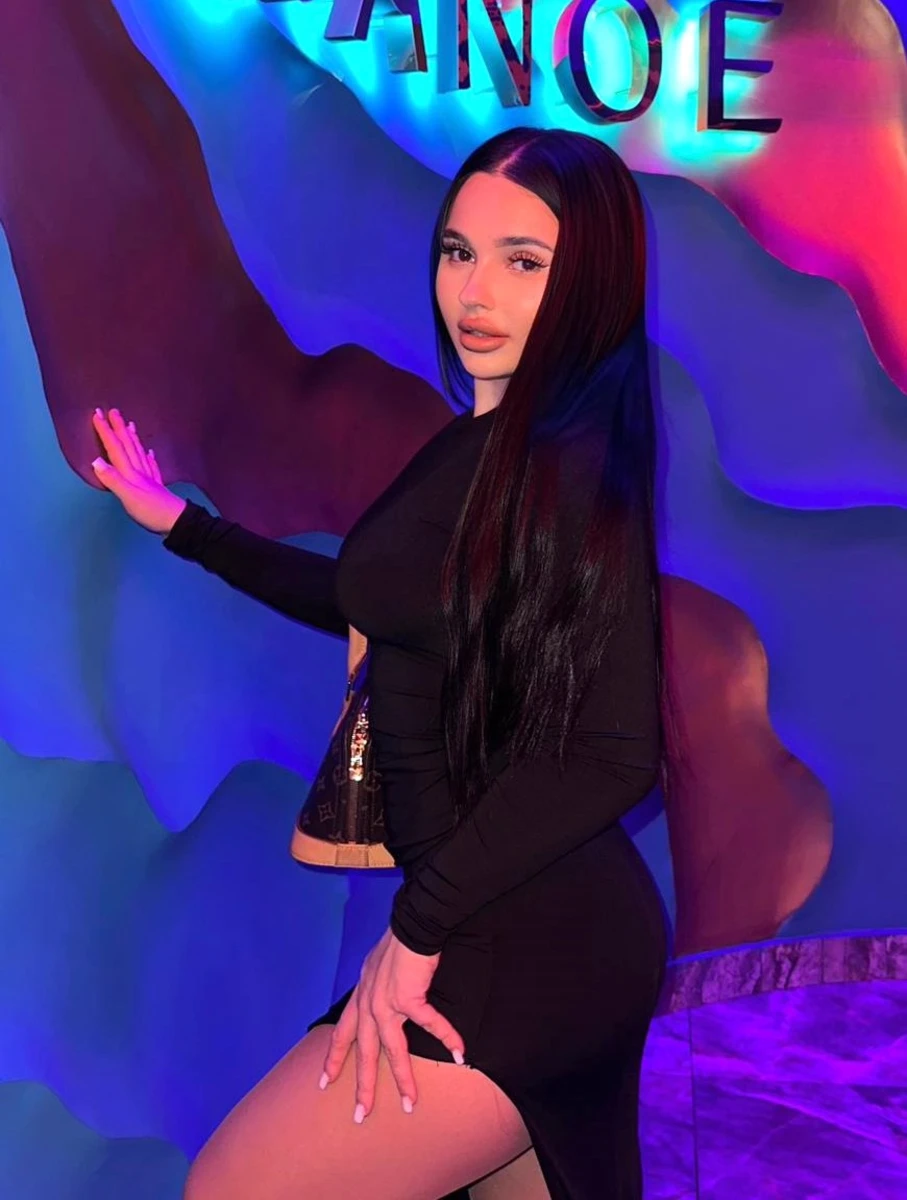 Anya escort in Milan