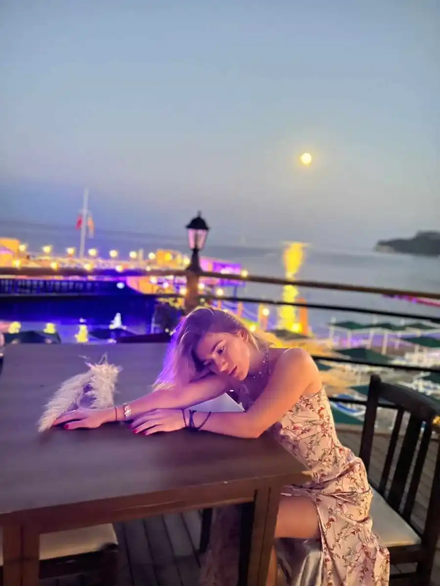 Apina escort in Rome