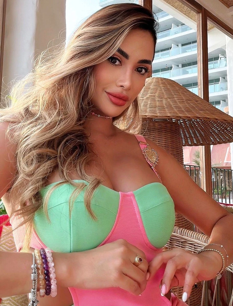 Ariana escort in Milan