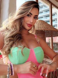 Ariana escort in Milan