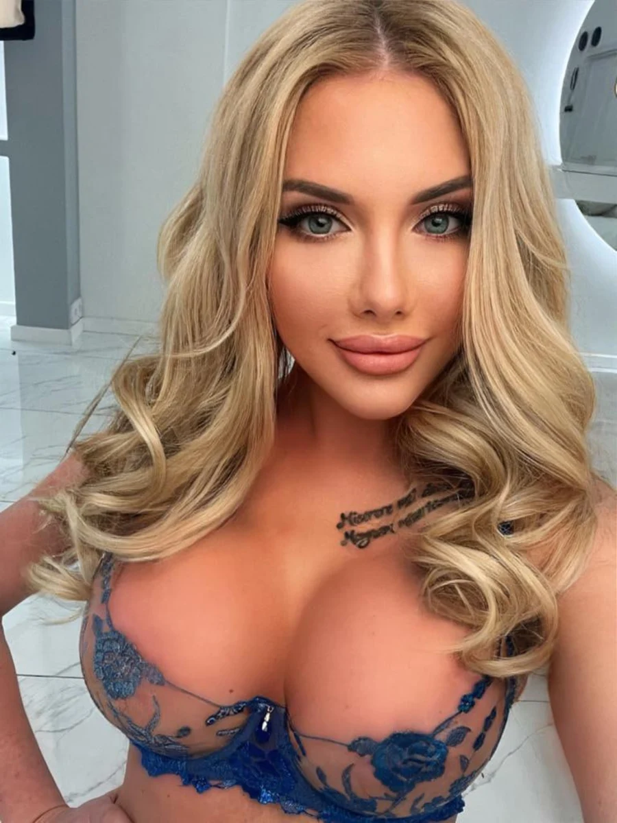 Avalina escort in Rome