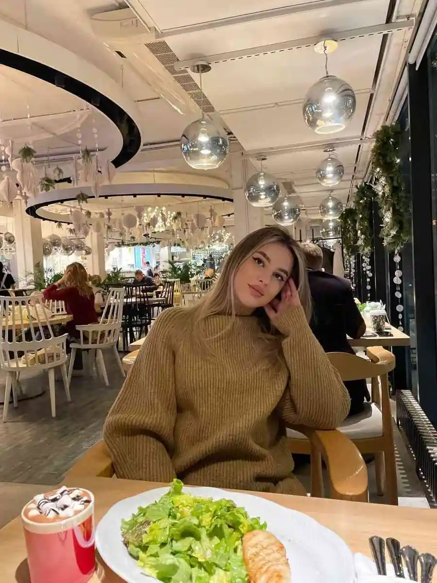 Camelia escort in Rome