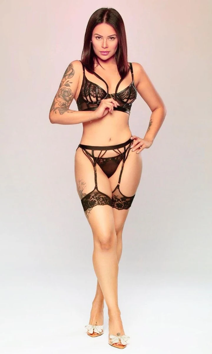 Camila escort in Milan