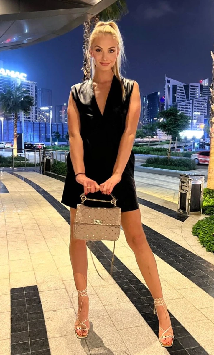 Camille escort in Milan