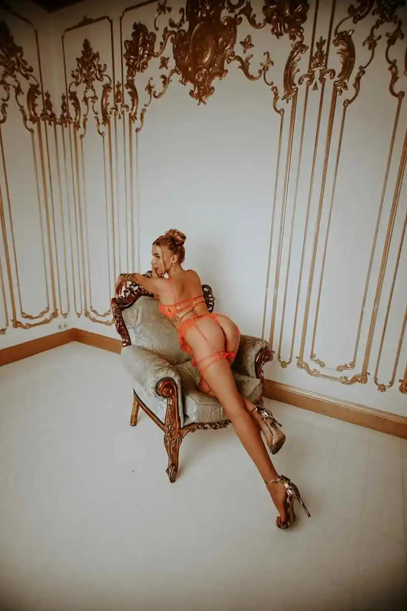 Candy escort in Rome