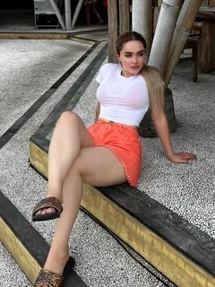 Caroline escort in Milan