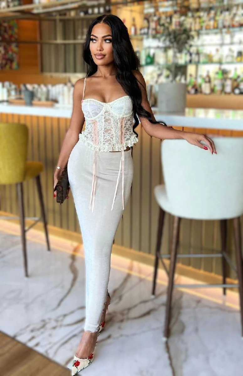Cassie escort in Milan
