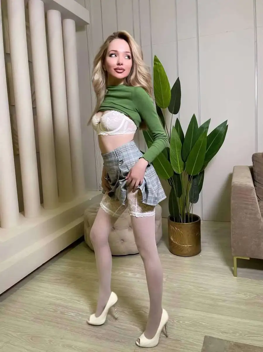 Clara escort in Rome
