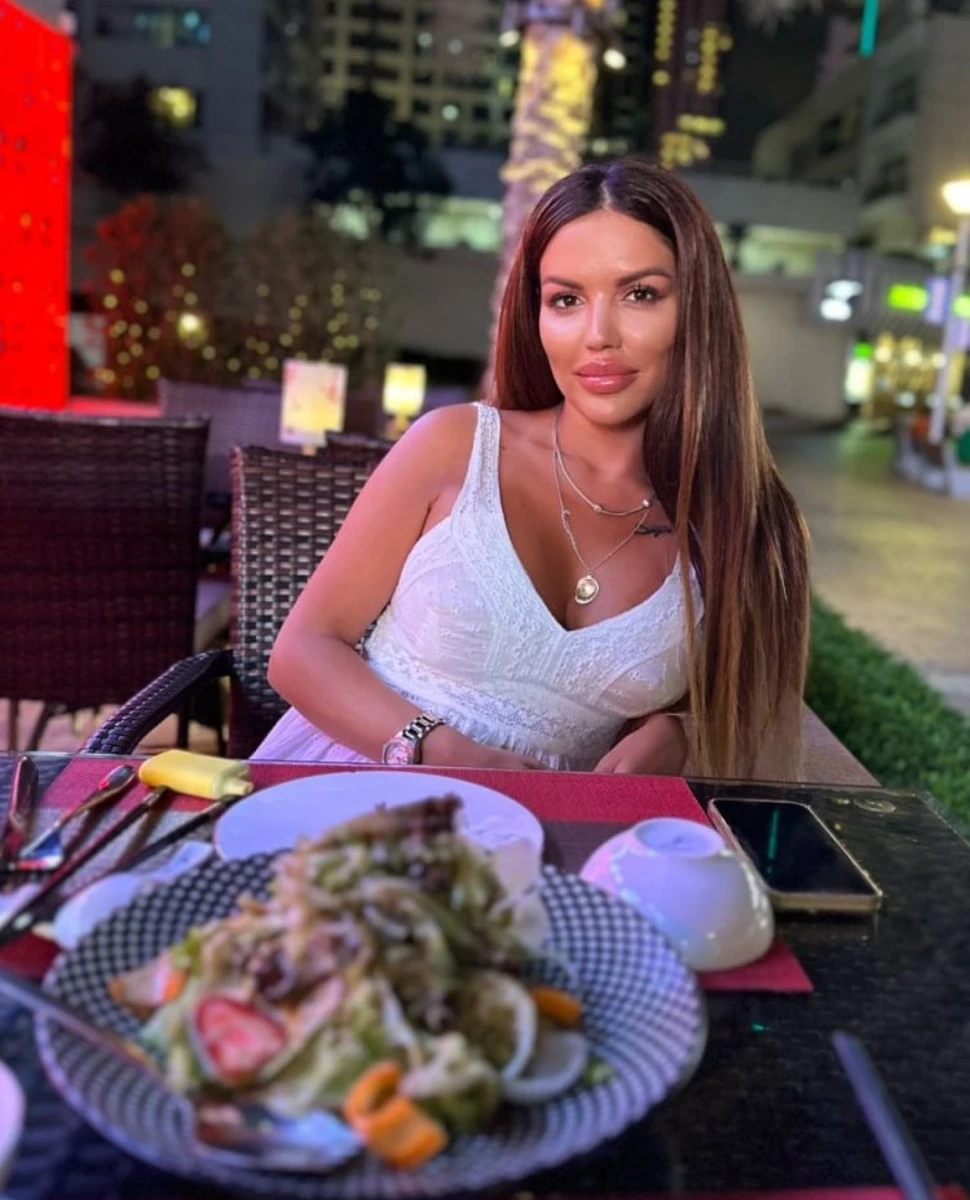 Elina escort in Milan