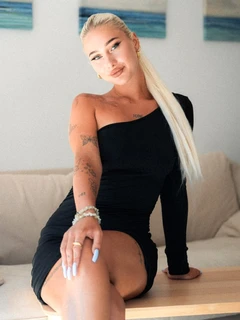 Elina escort in Milan