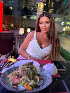 Elina escort in Milan