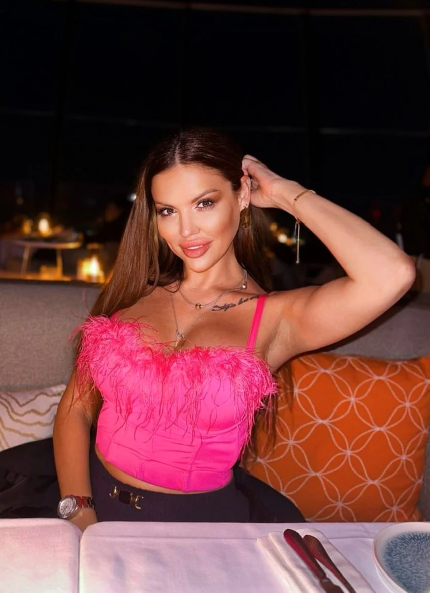 Elina escort in Milan