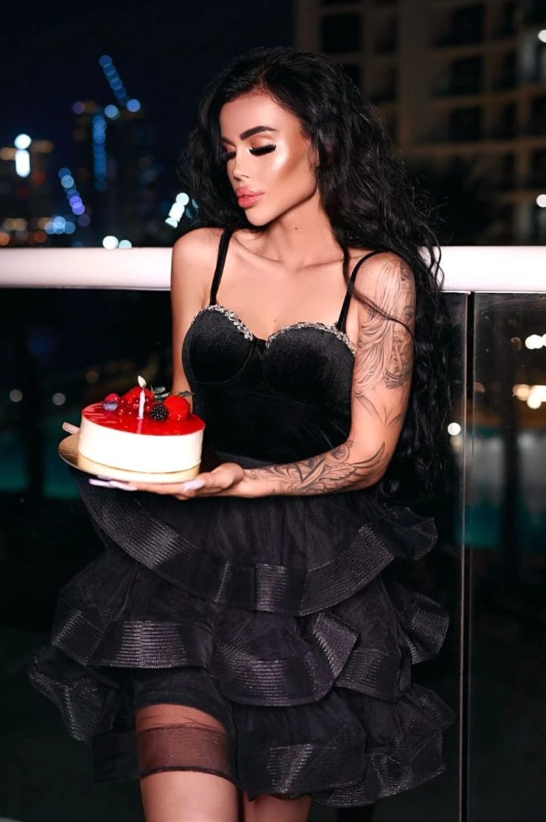 Elli escort in Milan