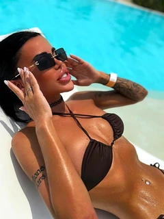 Elli escort in Milan