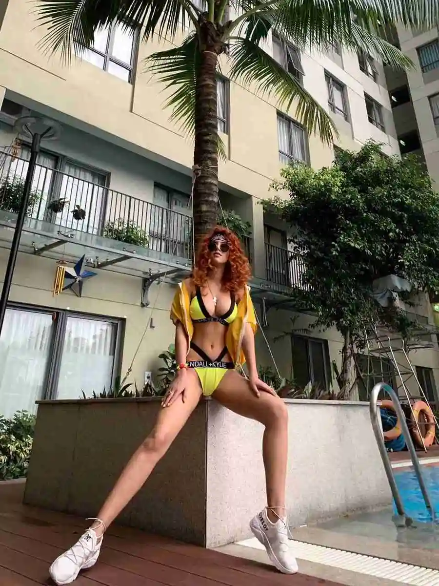 Emma escort in Rome
