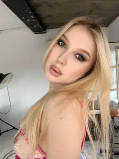 Emma escort in Rome