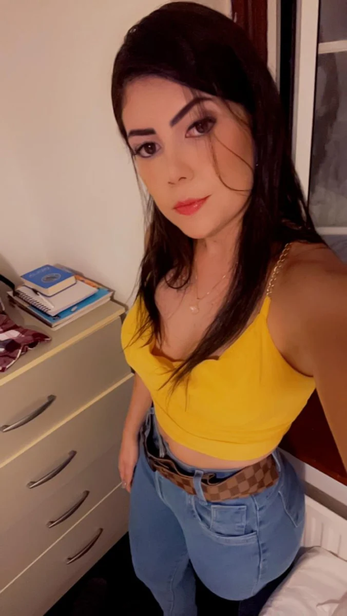 Emry escort in Rome