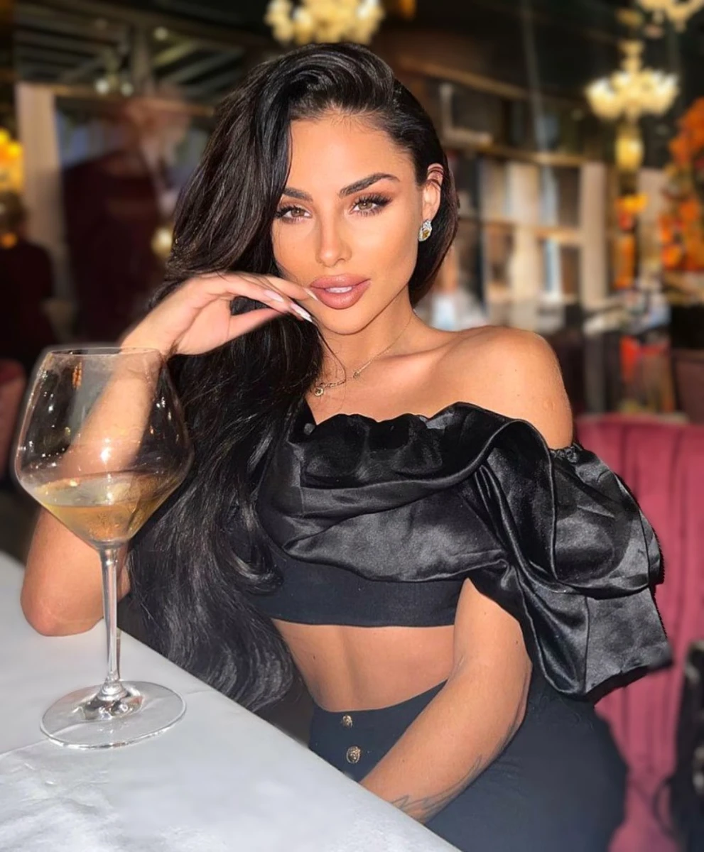 Eva escort in Milan