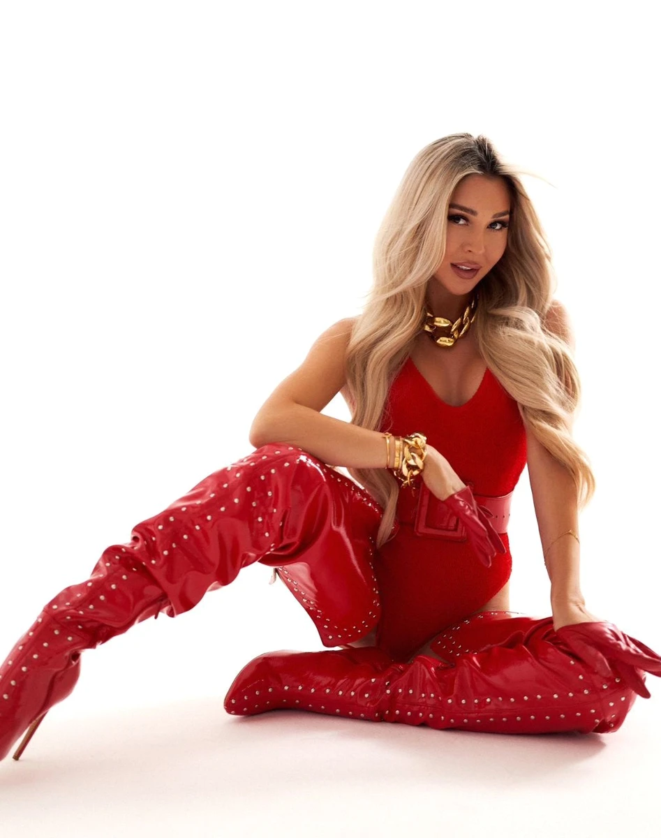 Evelina escort in Milan