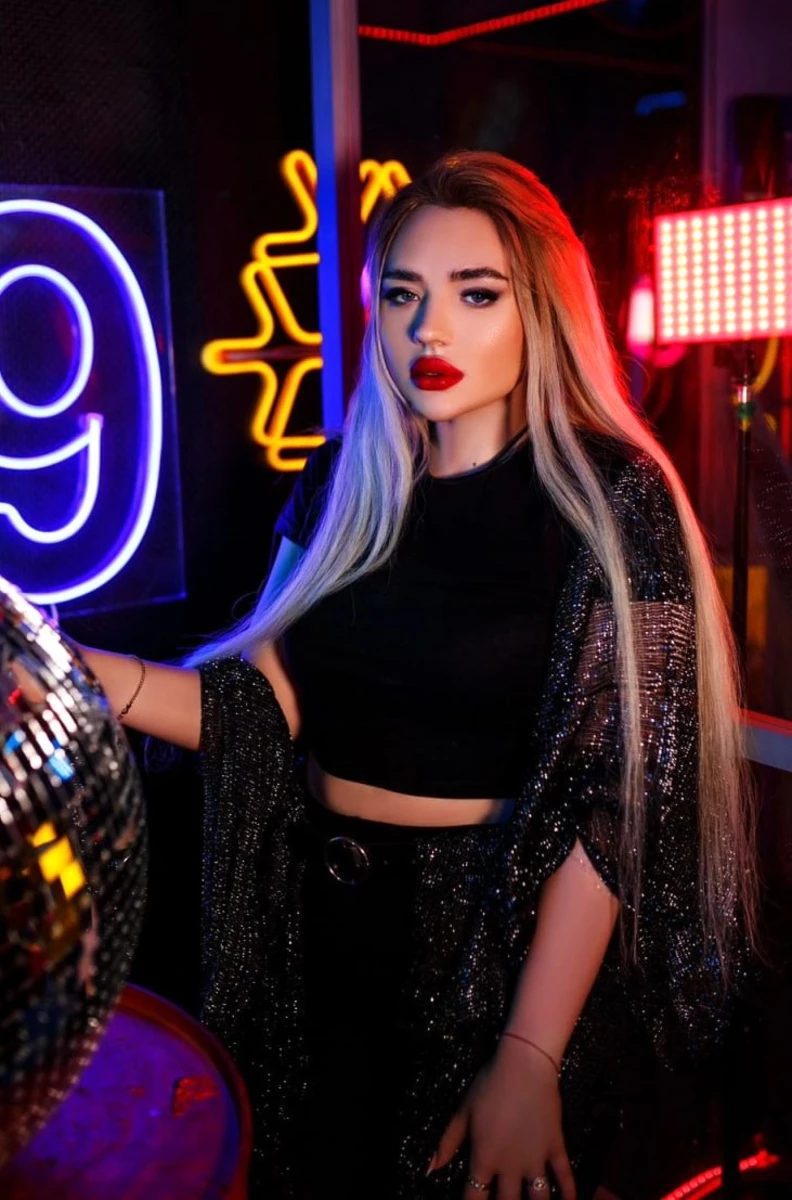 Inessa escort in Milan