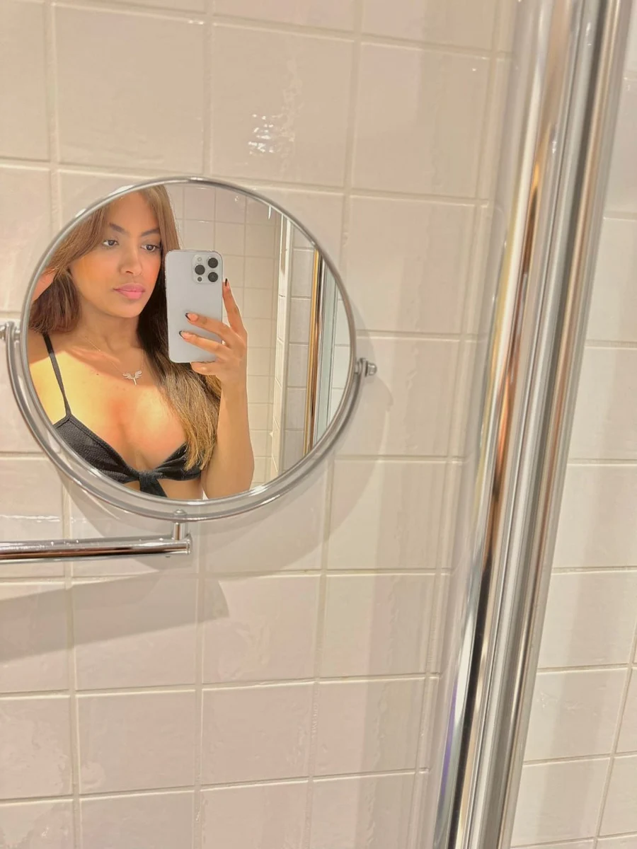 Julia escort in Rome
