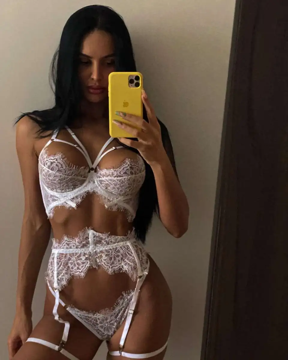 Julia escort in Rome