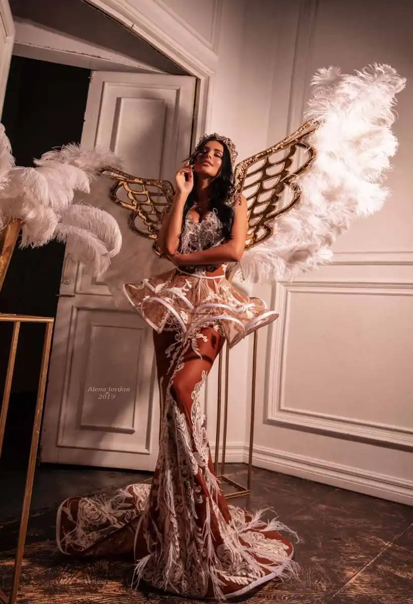 Julia escort in Rome