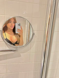 Julia escort in Rome