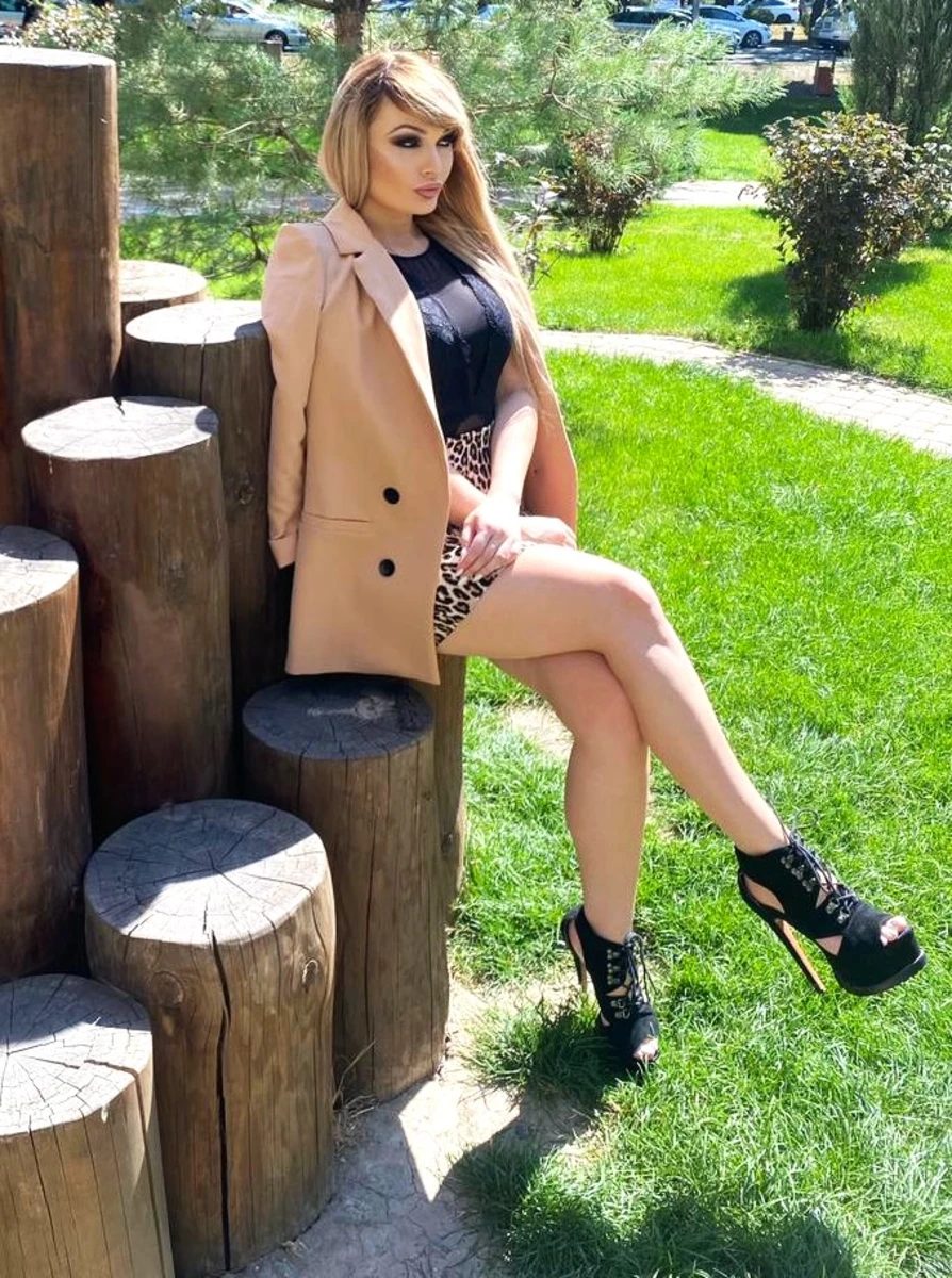 Kami escort in Rome