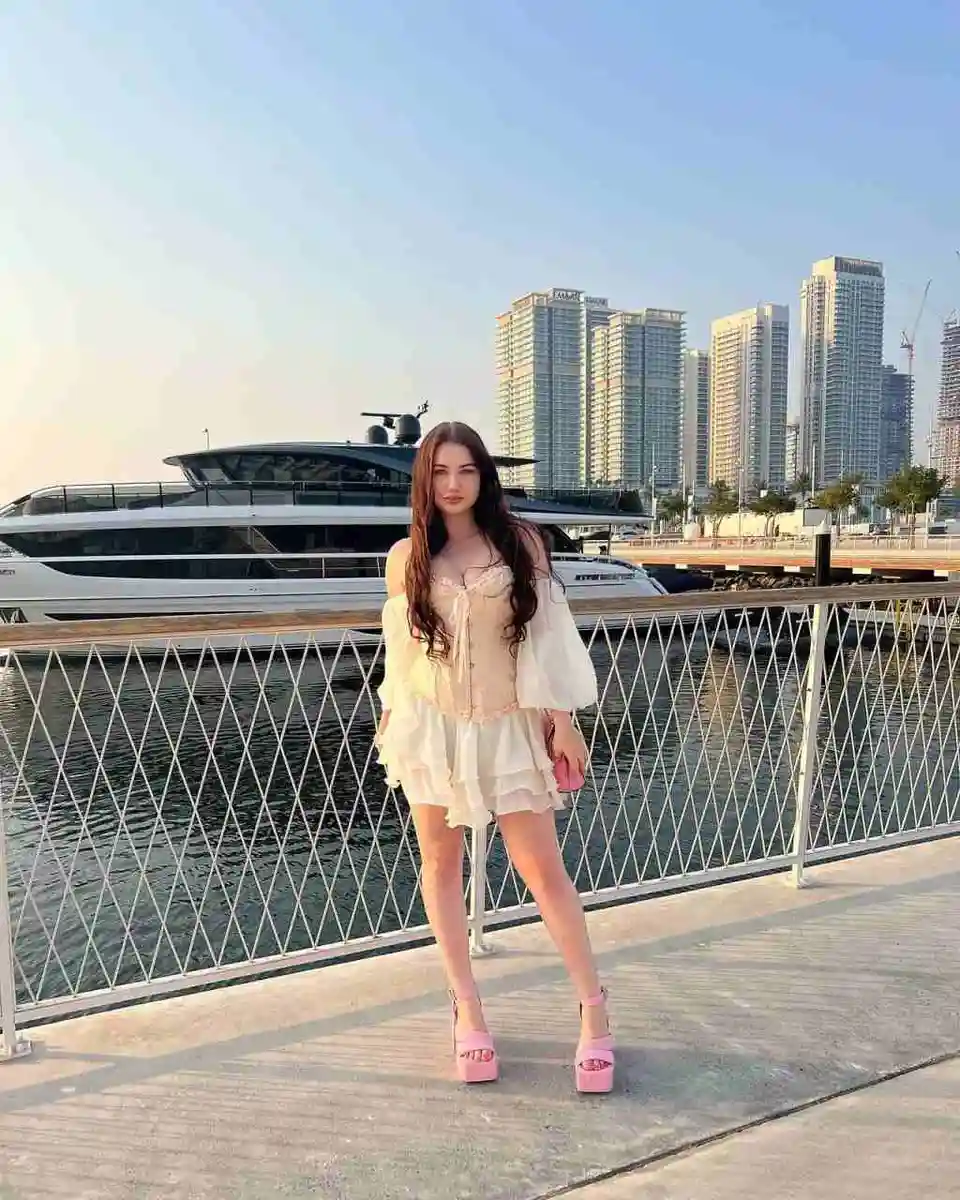 Kamila escort in Rome