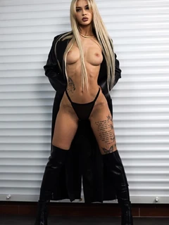 Kari escort in Milan