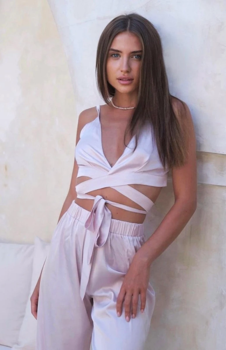 Karina escort in Milan